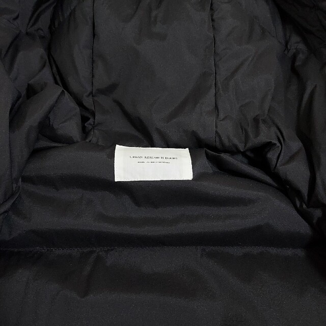 URBAN RESEARCH DOORS(アーバンリサーチドアーズ)のアーバンリサーチ　ドアーズ　ダウン　ブラック メンズのジャケット/アウター(ダウンジャケット)の商品写真
