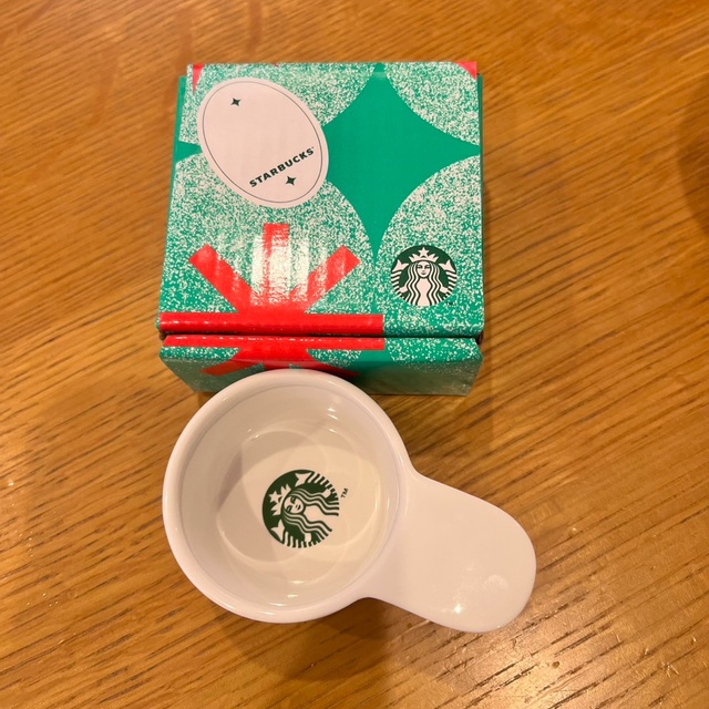 Starbucks Coffee(スターバックスコーヒー)の【新品未使用】スターバックスクリスマス限定スクープ　緑 インテリア/住まい/日用品のキッチン/食器(食器)の商品写真