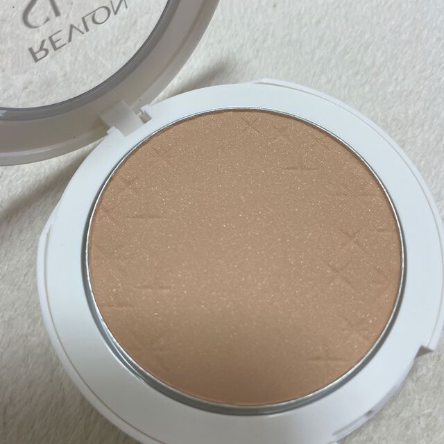 REVLON(レブロン)のレブロン　スキンライト　プレストパウダーN  102 WARM BEIGE コスメ/美容のベースメイク/化粧品(フェイスパウダー)の商品写真