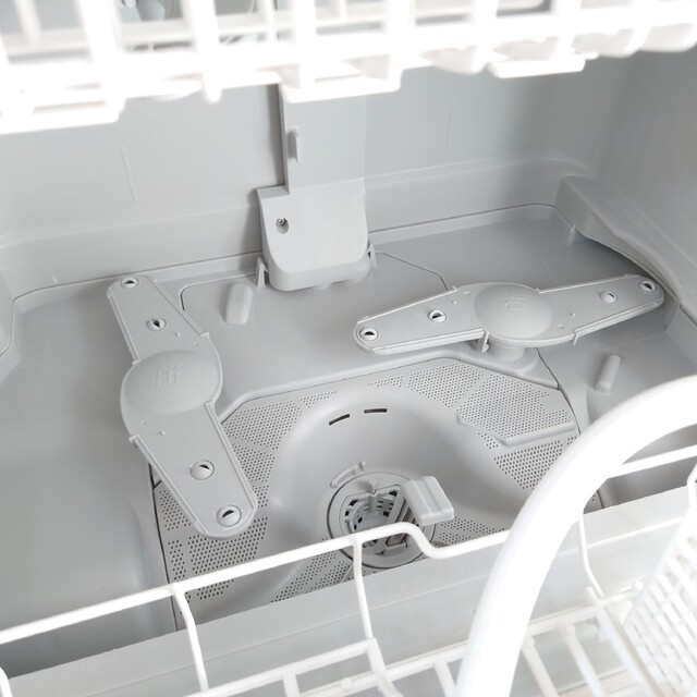 Panasonic(パナソニック)の専用Panasonic 食洗機 NP-TH4-C (2020年製、最新型) スマホ/家電/カメラの生活家電(食器洗い機/乾燥機)の商品写真