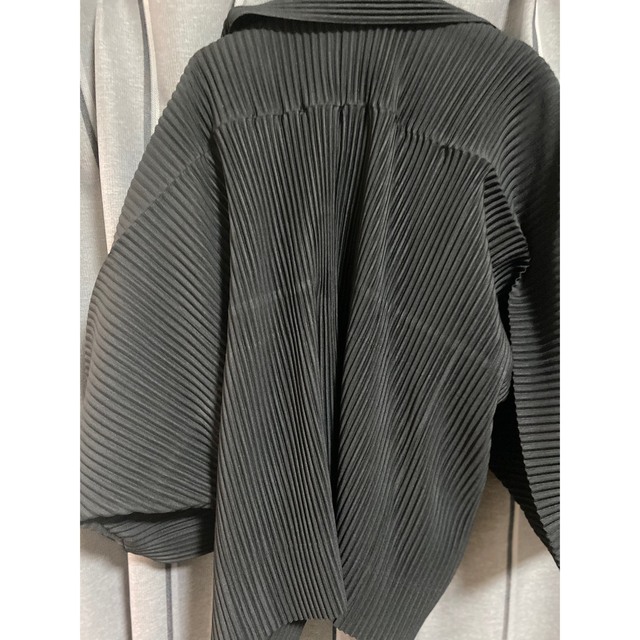 ISSEY MIYAKE(イッセイミヤケ)のHOMME PLISSE PLEATS PANTS 羽織りセットアップ メンズのスーツ(セットアップ)の商品写真