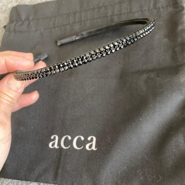 acca(アッカ)のacca 黒　カチューシャ　布袋付き レディースのヘアアクセサリー(カチューシャ)の商品写真