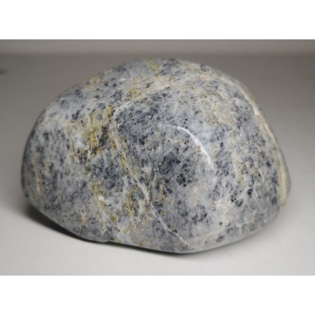 黒白 1.2kg 翡翠 ヒスイ 翡翠原石 原石 鉱物 鑑賞石 自然石 誕生石水石