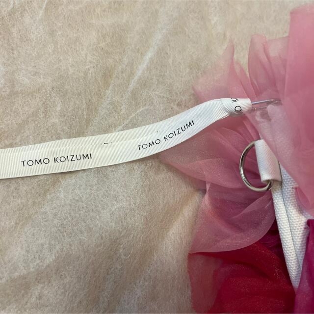 お得2023】 tomo koizumi フリルポーチ ピンクの通販 by miffy220's shop｜ラクマ