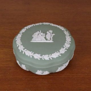 ウェッジウッド(WEDGWOOD)のウェッジウッド　ジャスパー　小物入れ　花型　ボックス　セージグリーン　天使(小物入れ)