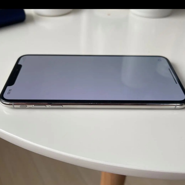 Apple(アップル)の【ジャンク】iPhone Xs Max Silver 64 GB au スマホ/家電/カメラのスマートフォン/携帯電話(スマートフォン本体)の商品写真
