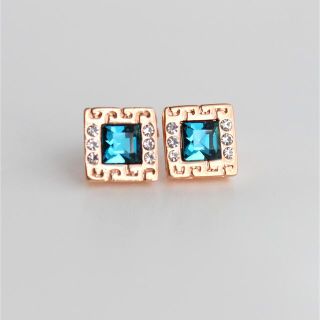 四角8mmグリーン・ピアス(ピアス)