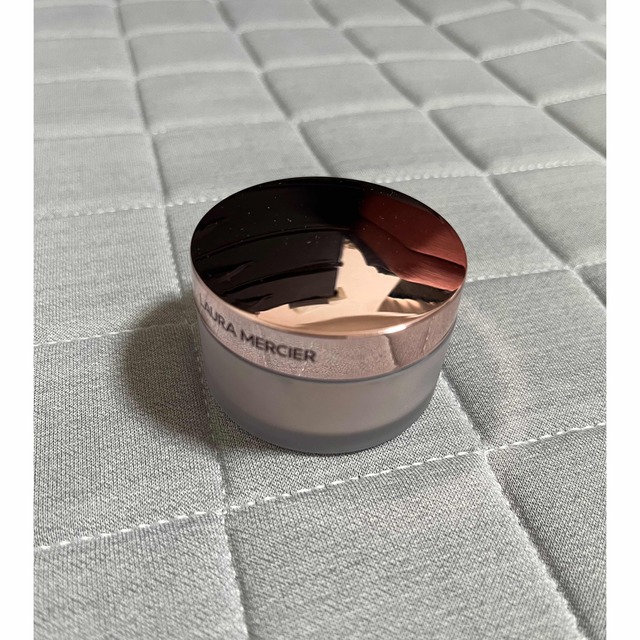 laura mercier(ローラメルシエ)のトランスルーセント ルース セッティング パウダー トーンアップローズ コスメ/美容のベースメイク/化粧品(フェイスパウダー)の商品写真