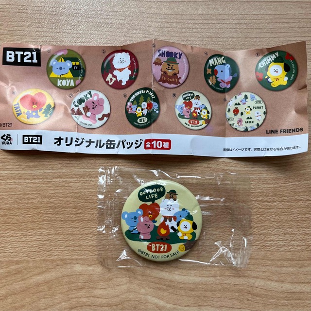 BT21(ビーティーイシビル)のBT21 缶バッジ　バッヂ　くら寿司 エンタメ/ホビーのタレントグッズ(アイドルグッズ)の商品写真