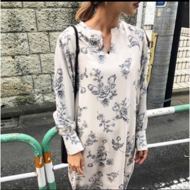 Ameri VINTAGE(アメリヴィンテージ)のAmeri Rehema Key Neck Dress レディースのワンピース(ロングワンピース/マキシワンピース)の商品写真