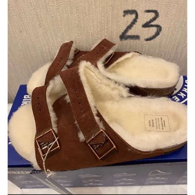 BIRKENSTOCK(ビルケンシュトック)のビルケンシュトック  チューリッヒ　ZURICH  ファーサンダル　バーガンディ レディースの靴/シューズ(サンダル)の商品写真