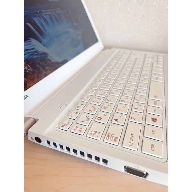 東芝 Dynabook ノートパソコン 白 SSD 8GB Core i7 東芝 Dynabook ノートパソコン 白 SSD 8GB Core i7