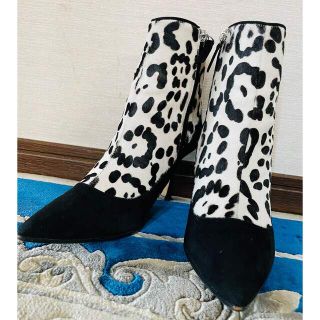 マノロブラニク(MANOLO BLAHNIK)の美品　麗しのマノロブラニク　ダルメシアンハラコのショートブーツ(ブーツ)