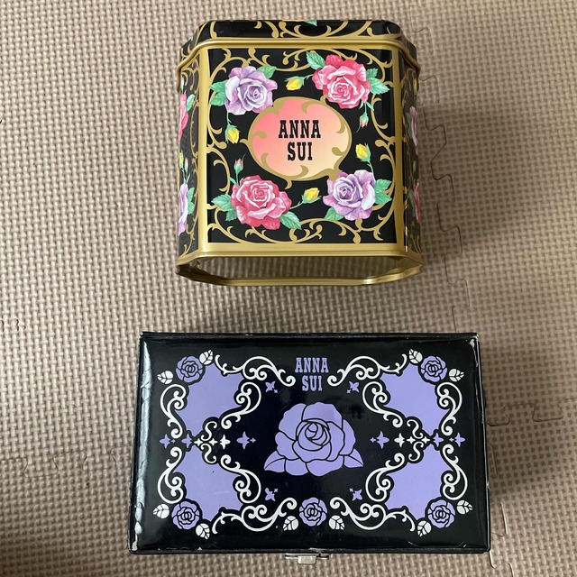 ANNA SUI(アナスイ)の値下げ　アナスイ　クリスマス コフレ ケース　収納缶セット インテリア/住まい/日用品のインテリア小物(小物入れ)の商品写真