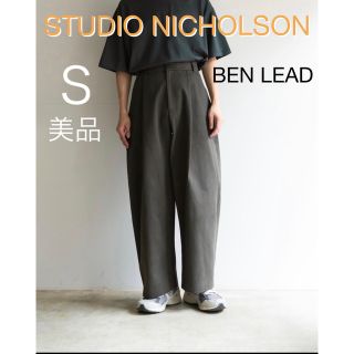 スタジオニコルソン(STUDIO NICHOLSON)のSTUDIO NICHOLSON BEN LEAD Ｓ(チノパン)