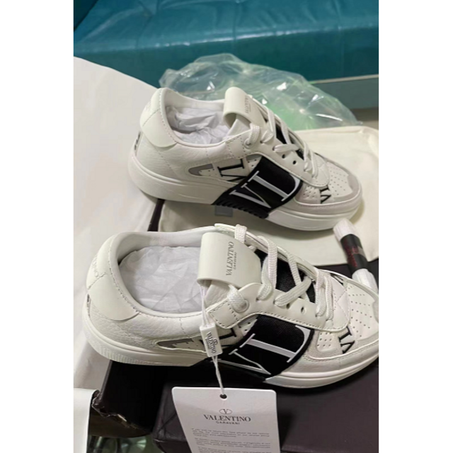 クリスマスローズ GW限定価格☆VLTN WOD VALENTINO スニーカー