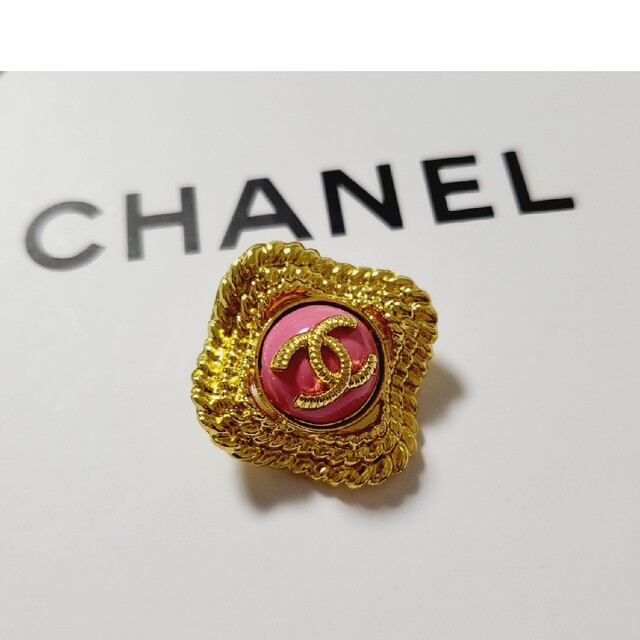 CHANEL(シャネル)のシャネル ボタン ピンク ゴールド ハンドメイドの素材/材料(各種パーツ)の商品写真