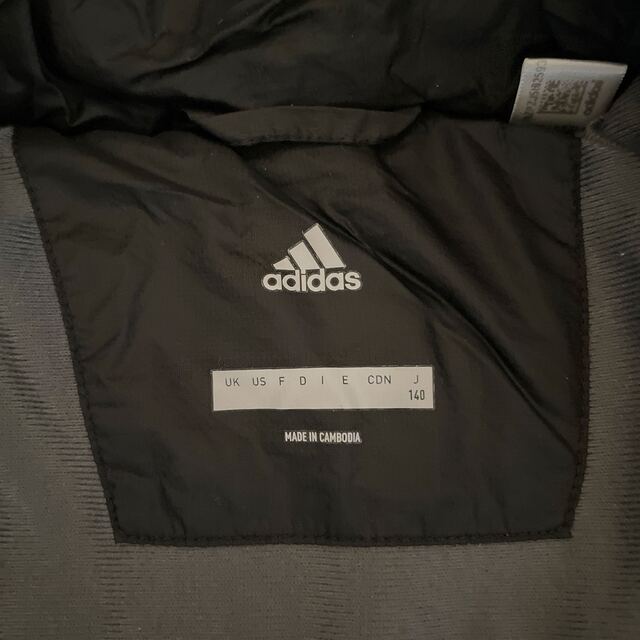 adidas(アディダス)のadidas ベンチコート　140㎝ キッズ/ベビー/マタニティのキッズ服男の子用(90cm~)(コート)の商品写真