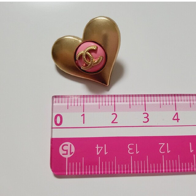 CHANEL(シャネル)のシャネル ボタン ハート ゴールド ピンク ハンドメイドの素材/材料(各種パーツ)の商品写真