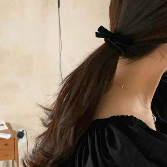 新品　2点セット♥︎ ベルベット　リボン　ピン　ヘアゴム　ベロア　ribbon レディースのヘアアクセサリー(ヘアピン)の商品写真