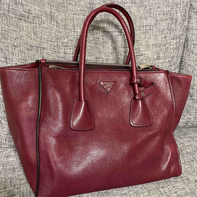 PRADA(プラダ)の【PRADAプラダ】牛革 グレースカーフ 2wa ハンドバッグ レディースのバッグ(ハンドバッグ)の商品写真