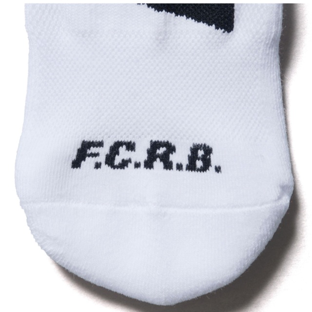 F.C.R.B.(エフシーアールビー)のF.C.R.B  LARGE LOGO REGULAR SOCKS メンズのファッション小物(その他)の商品写真