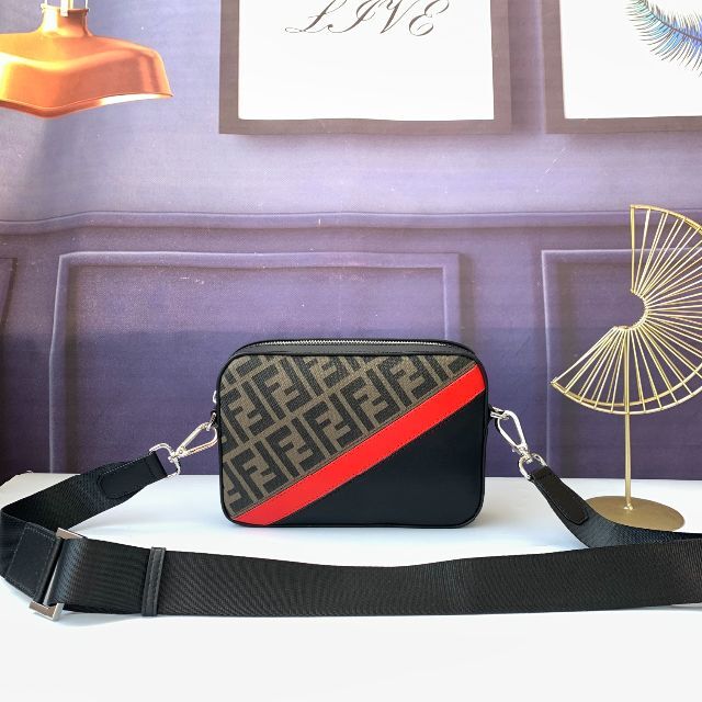 ー品販売 FENDI ポーチ クラッチバッグ ショルダーバッグ フェンディ