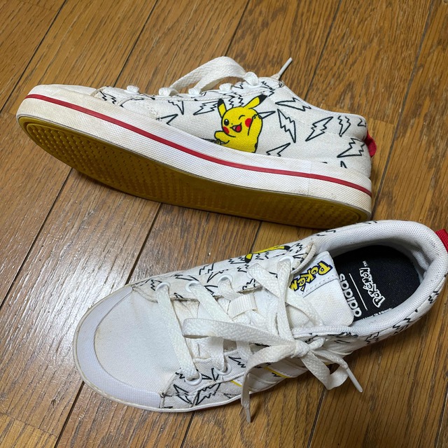 adidas(アディダス)のアディダスadidas×ポケモン　キッズスニーカー　21.0cm キッズ/ベビー/マタニティのキッズ靴/シューズ(15cm~)(スニーカー)の商品写真