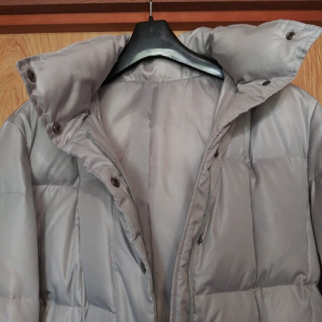 LEEJOANNA　ダウンコート　シルバー　M　レディース レディースのジャケット/アウター(ダウンコート)の商品写真