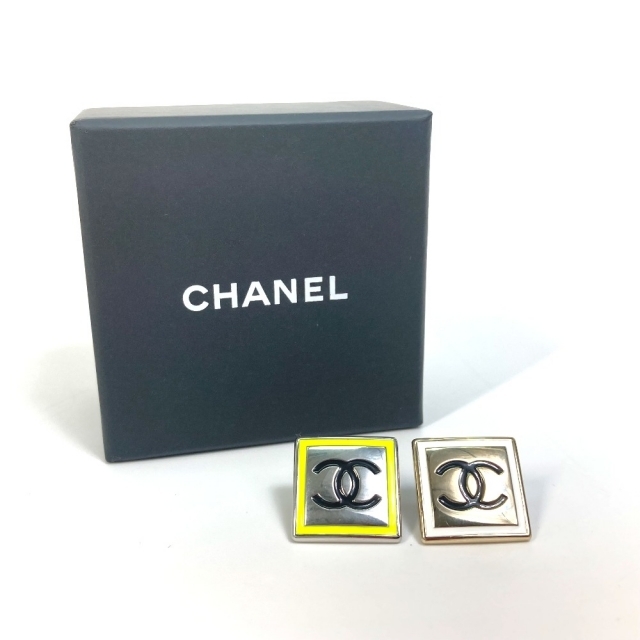 CHANEL(シャネル)のシャネル CHANEL ピンブローチ セット CCココマーク スクエア アクセサリー B21B ブローチ メタル シルバー レディースのアクセサリー(ブローチ/コサージュ)の商品写真