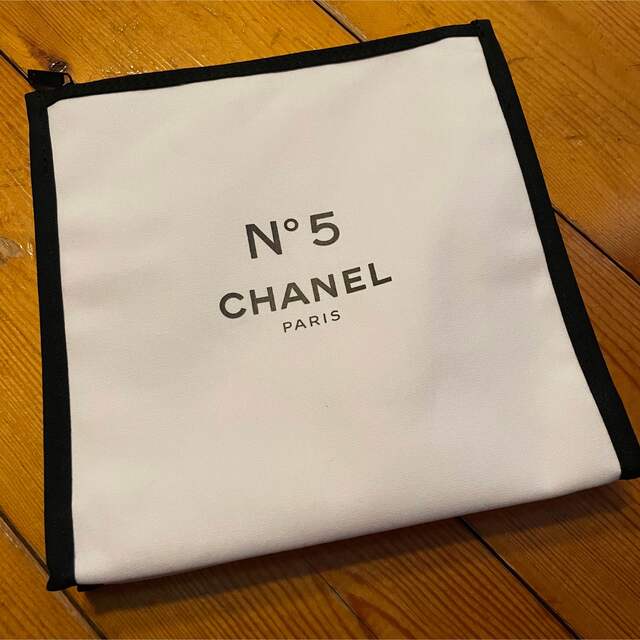 CHANEL(シャネル)のCHANEL ノベルティ　2022 ポーチ レディースのファッション小物(ポーチ)の商品写真