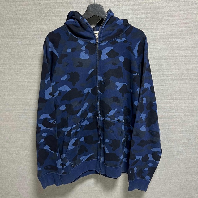 A BATHING APE(アベイシングエイプ)のBAPE パーカー カモフラ ブルー ネイビー 青 エイプ カモ メンズのトップス(パーカー)の商品写真