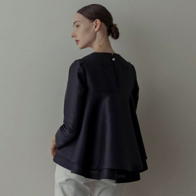 【MAISON SONO】 バックダブルフレアブラウス ブラック