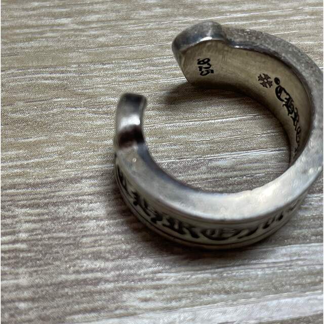 Chrome Hearts(クロムハーツ)のクロムハーツ スクロールラベルリング メンズのアクセサリー(リング(指輪))の商品写真