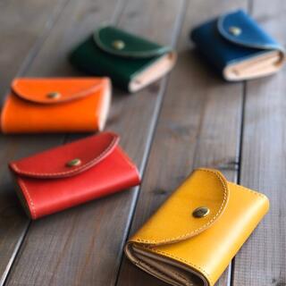 ターコイズ色の三つ折り財布 本革 サドルレザー 名入れ可 送料無料  ミニ財布