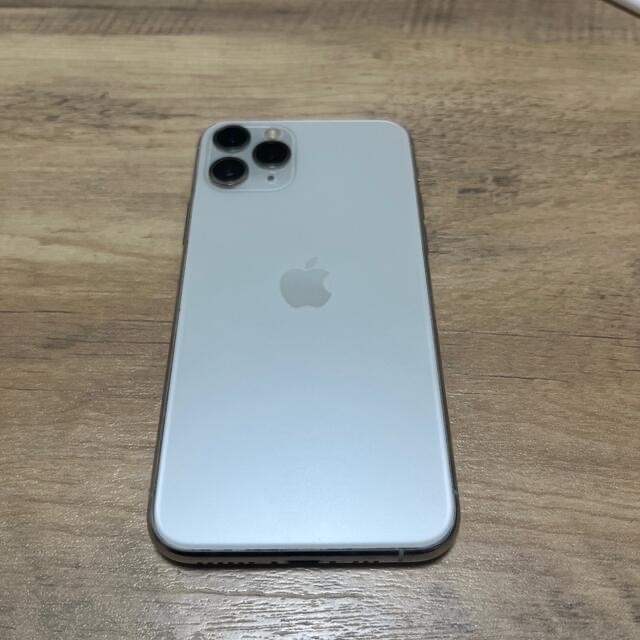 Apple(アップル)の値下げ交渉可☆ iPhone 11 pro シルバー ☆ジャンク品 スマホ/家電/カメラのスマートフォン/携帯電話(スマートフォン本体)の商品写真