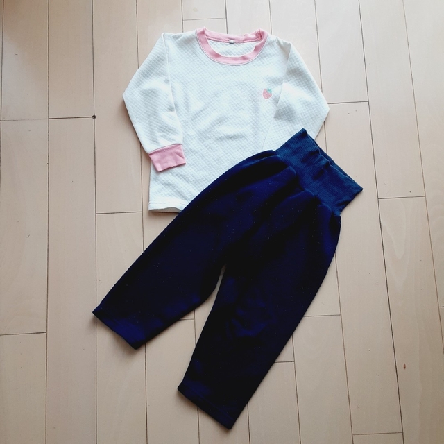 キッズパジャマ　100 キッズ/ベビー/マタニティのキッズ服女の子用(90cm~)(パジャマ)の商品写真