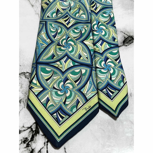 EMILIO PUCCI(エミリオプッチ)の【高級ネクタイ✨美品✨】EMILIO PUCCI グリーン 総柄 メンズのファッション小物(ネクタイ)の商品写真