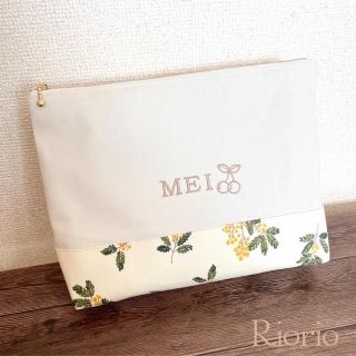 プチギフト　名入れ刺繍入り　ミモザ柄バッグポーチ(外出用品)