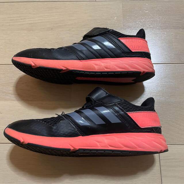 adidas(アディダス)の★adidas スニーカー キッズ/ベビー/マタニティのキッズ靴/シューズ(15cm~)(スニーカー)の商品写真