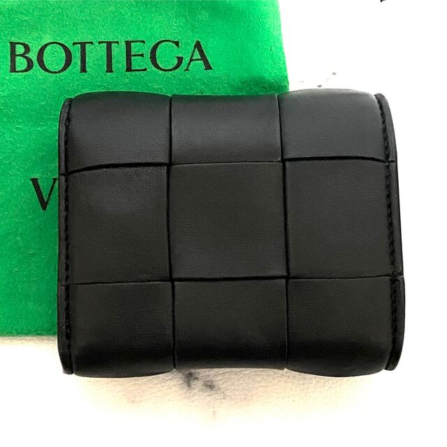 Bottega Veneta(ボッテガヴェネタ)の❤️ボッテガヴェネタ❤️カセット 三つ折りファスナーウォレット レディースのファッション小物(財布)の商品写真
