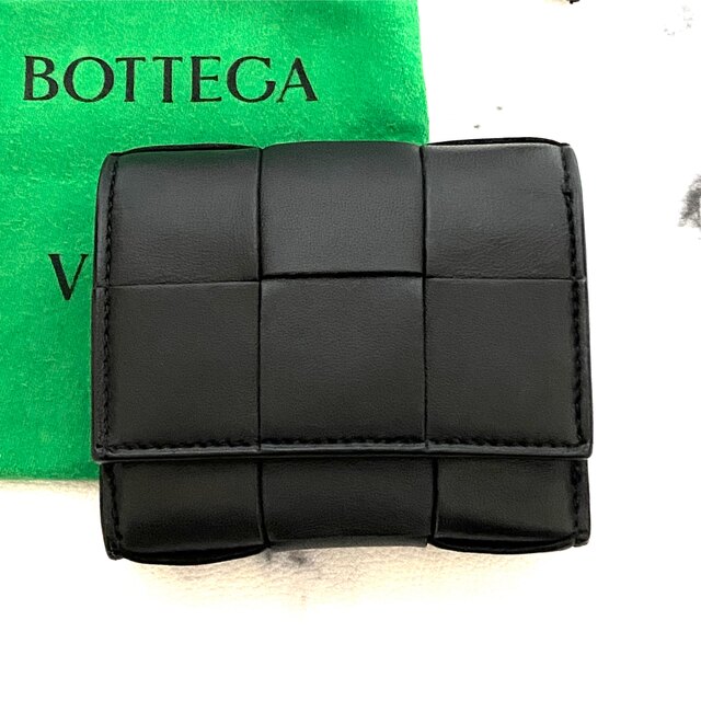 Bottega Veneta(ボッテガヴェネタ)の❤️ボッテガヴェネタ❤️カセット 三つ折りファスナーウォレット レディースのファッション小物(財布)の商品写真