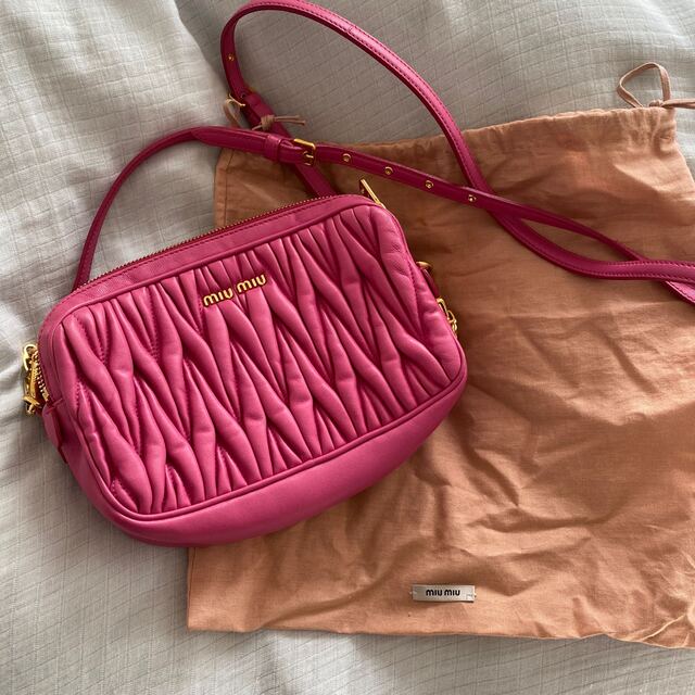 miumiu マテラッセ ショルダーバッグ