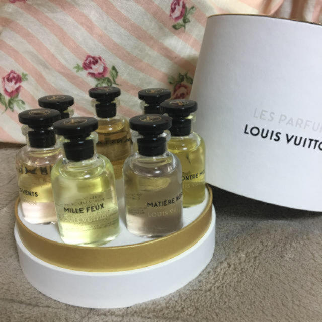 LOUIS VUITTON(ルイヴィトン)のお正月限定価格‼️ヴィトン香水セット コスメ/美容の香水(香水(女性用))の商品写真