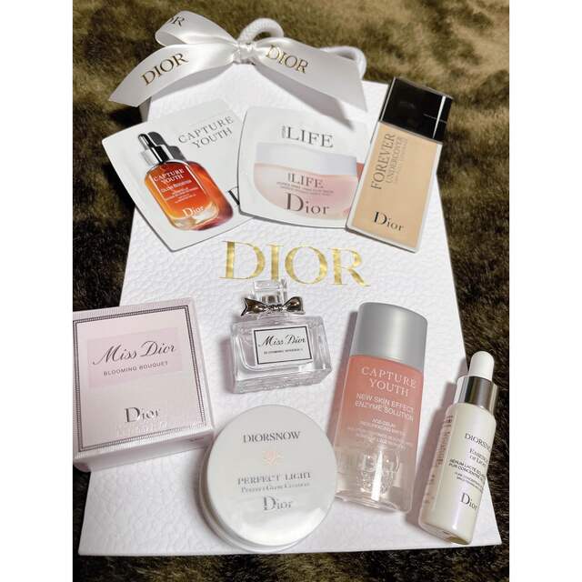 Dior(ディオール)の最終値下げです Dior 8点セット コスメ/美容のキット/セット(サンプル/トライアルキット)の商品写真