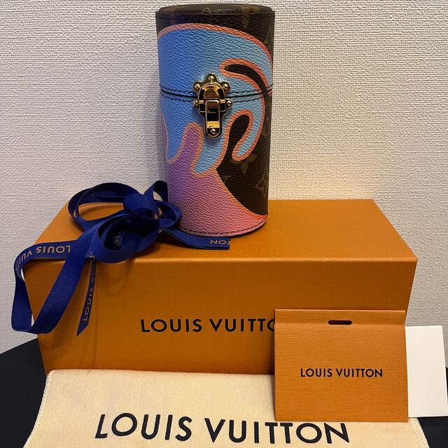 LOUIS VUITTON(ルイヴィトン)の新品 ルイヴィトン 桃色 水色 モノグラム 香水ケース 100㎖ 約8万円 コスメ/美容の香水(その他)の商品写真