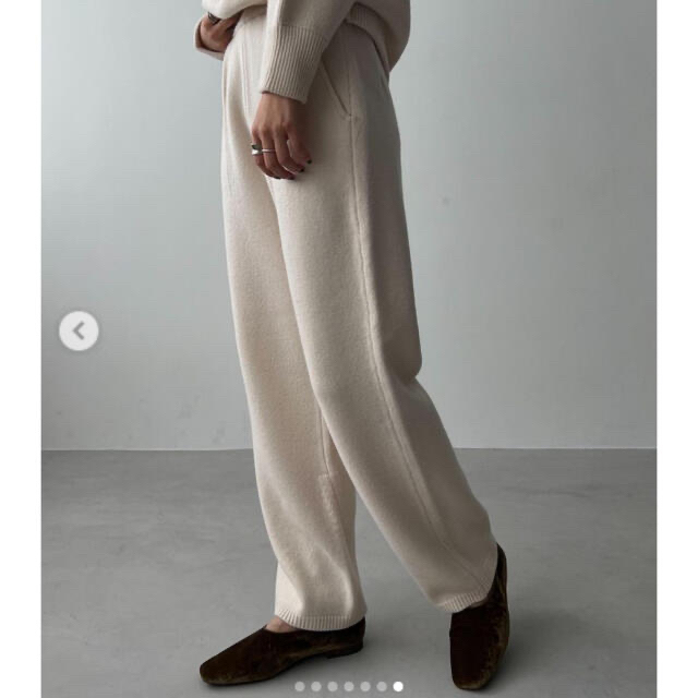 CLANE(クラネ)の定価以下CLANE WARM KNIT TAPERED PANTS  アイボリー レディースのパンツ(カジュアルパンツ)の商品写真