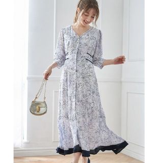 トッコ(tocco)のトッコクローゼット♡ ウエストりぼん水彩ラインフラワープリントワンピース ブルー(ロングワンピース/マキシワンピース)