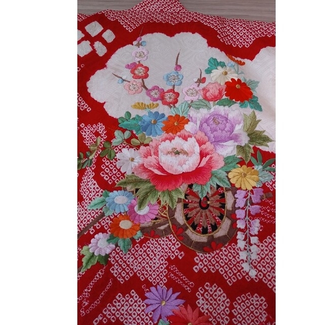 七五三 正絹 着物 総絞り 3歳 長襦袢 日本製 刺繍 花車文 金糸の 七五三 正絹 着物 総絞り 3歳 長襦袢 日本製 刺繍 花車文 金糸の