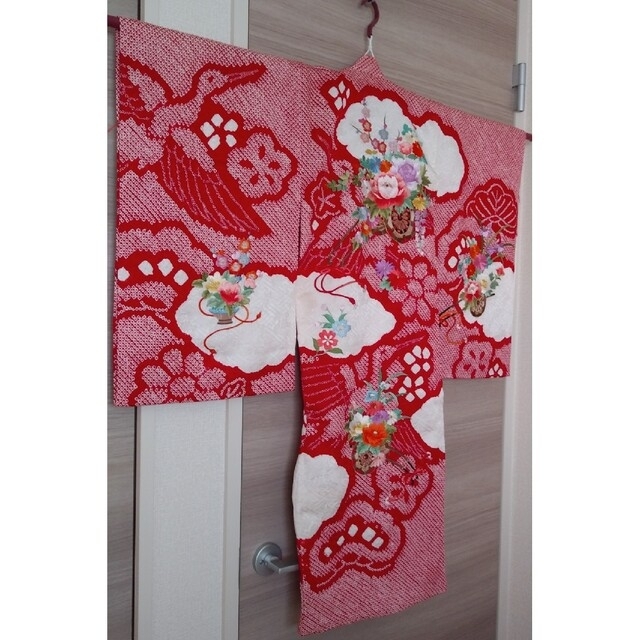 七五三 正絹 着物 総絞り 3歳 長襦袢 日本製 刺繍 花車文 金糸の 七五三 正絹 着物 総絞り 3歳 長襦袢 日本製 刺繍 花車文 金糸の